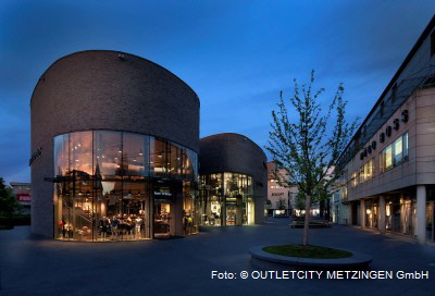 OUTLETCITY-METZINGEN-Architektur-Nacht2